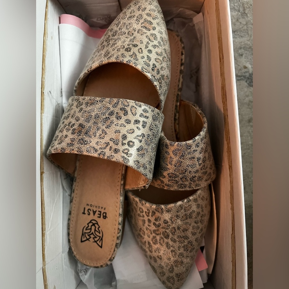 BEAST FASHION Textured Beige Sandals